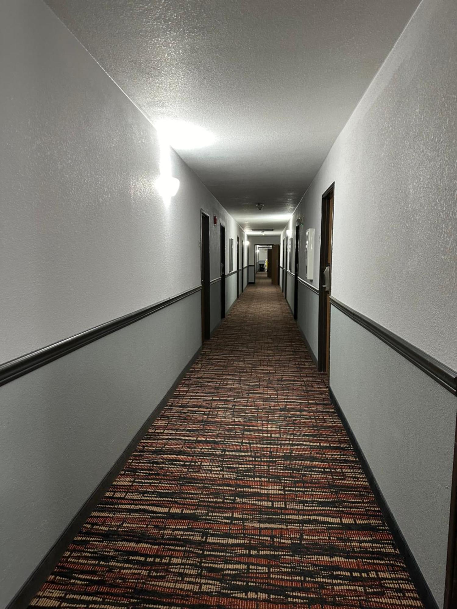 ロードウェイ イン グランドアイランド エクステリア 写真